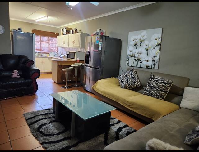 2 BEDROOM APARTMENT FOR SALE IN RUSTENBURG CENTRAL